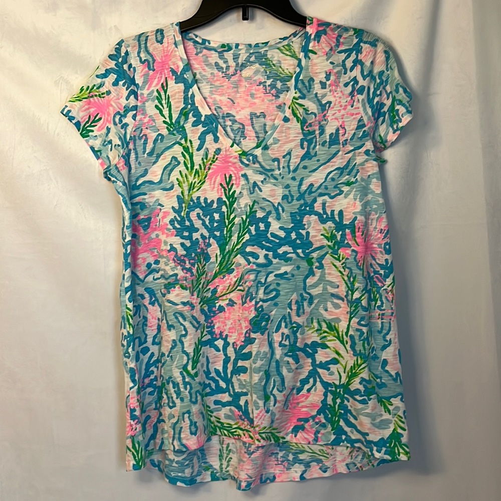 Women’s Lily Pulitzer v neck Etta Coral Bay shirt. Size Medium